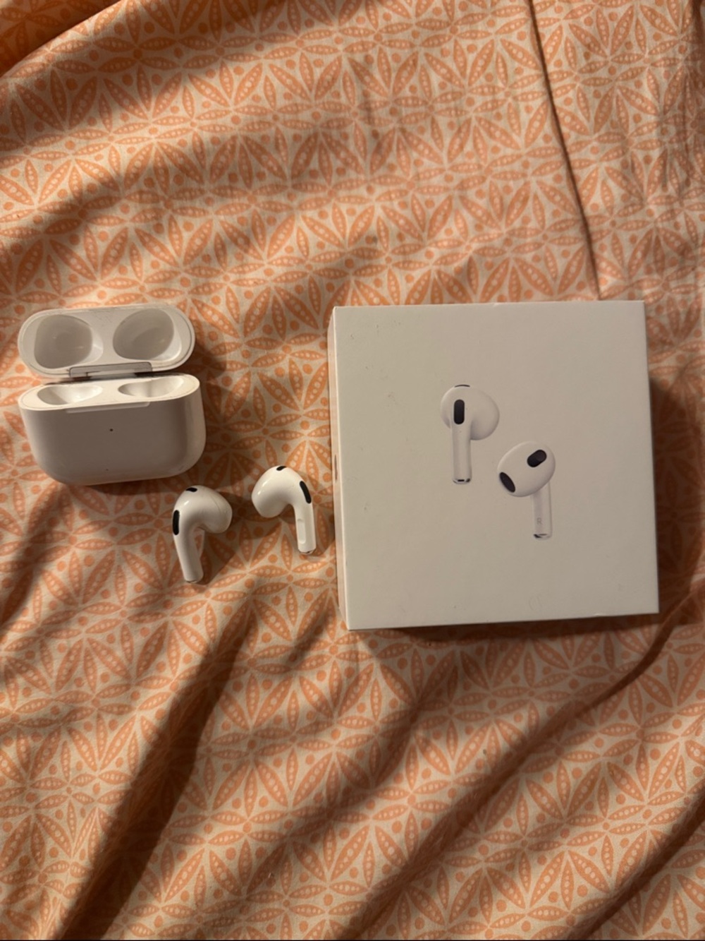 Apple White AirPods third generation Wireless Earbuds with Charging Case